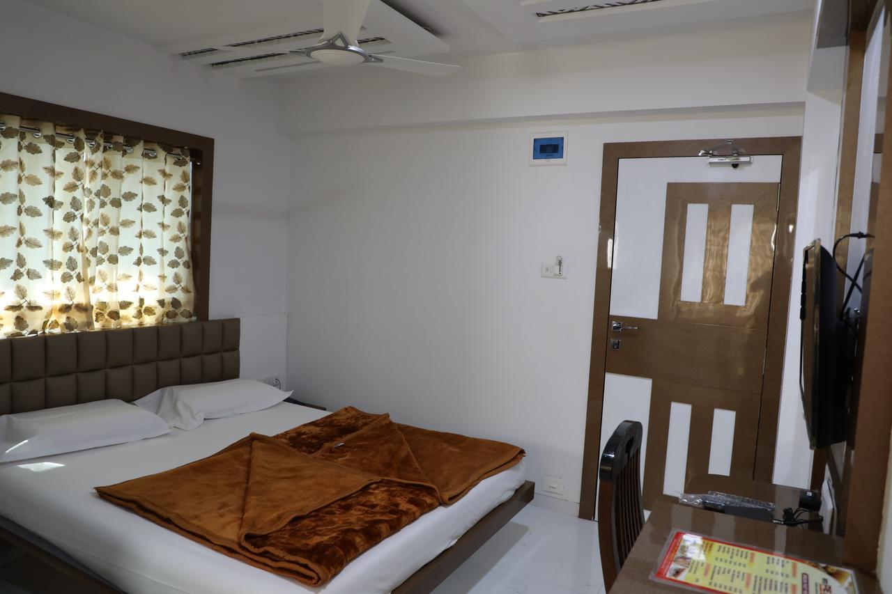 נאווי מומבאי Hotel Pearl מראה חיצוני תמונה