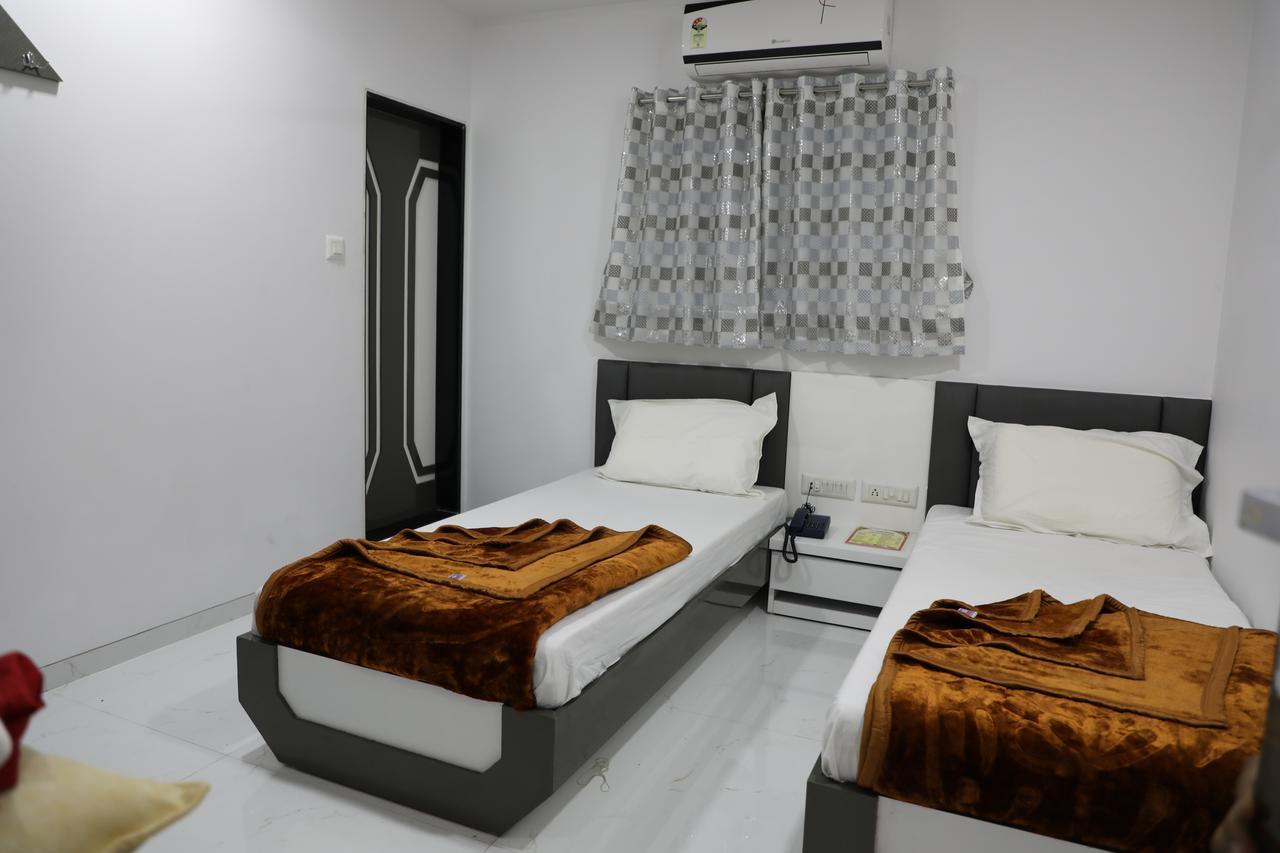 נאווי מומבאי Hotel Pearl מראה חיצוני תמונה